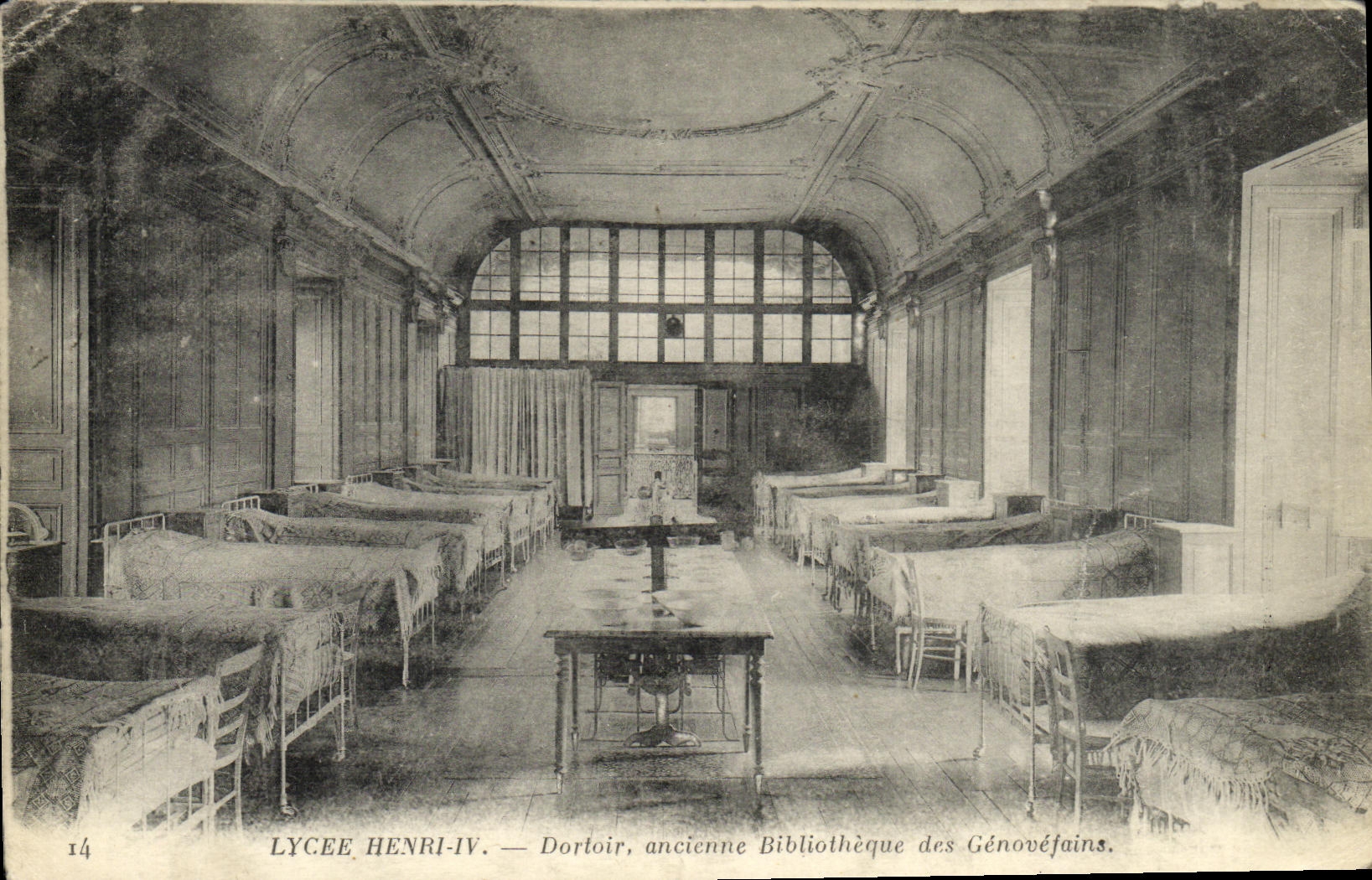 CPA Paris Lycee Henri IV Dortoir Ancienne bibliotheque des Geneovefains 