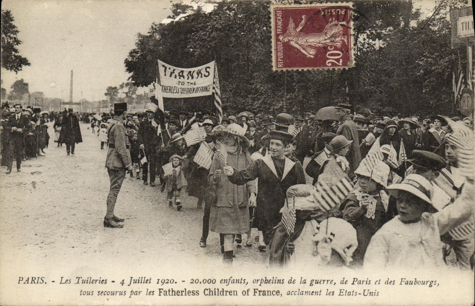 CPA Paris Les Tuileries 4 juillet 1920 2000 enfants orphelins de guerre secourus par Fatherless Children of France TOP