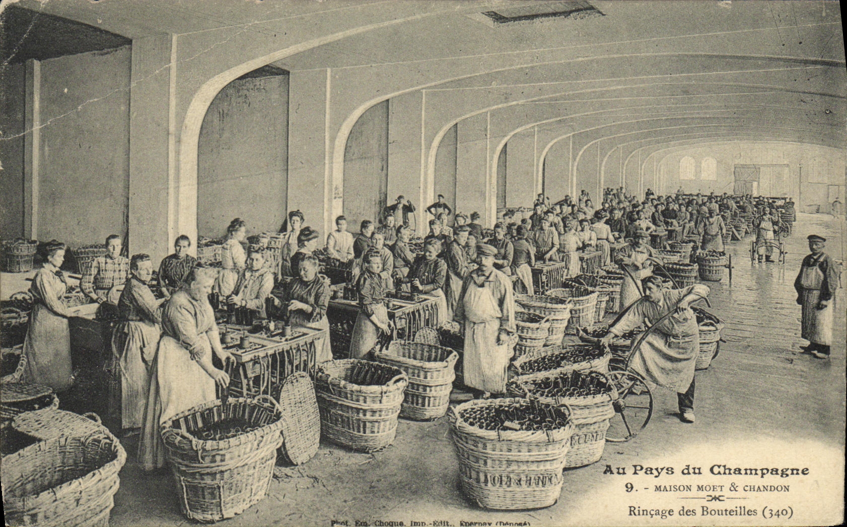 CPA Moet et Chandon rincage de bouteilles Champagne
