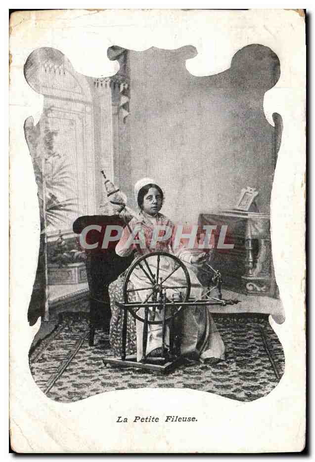 CPA La petite fileuse Folklore 