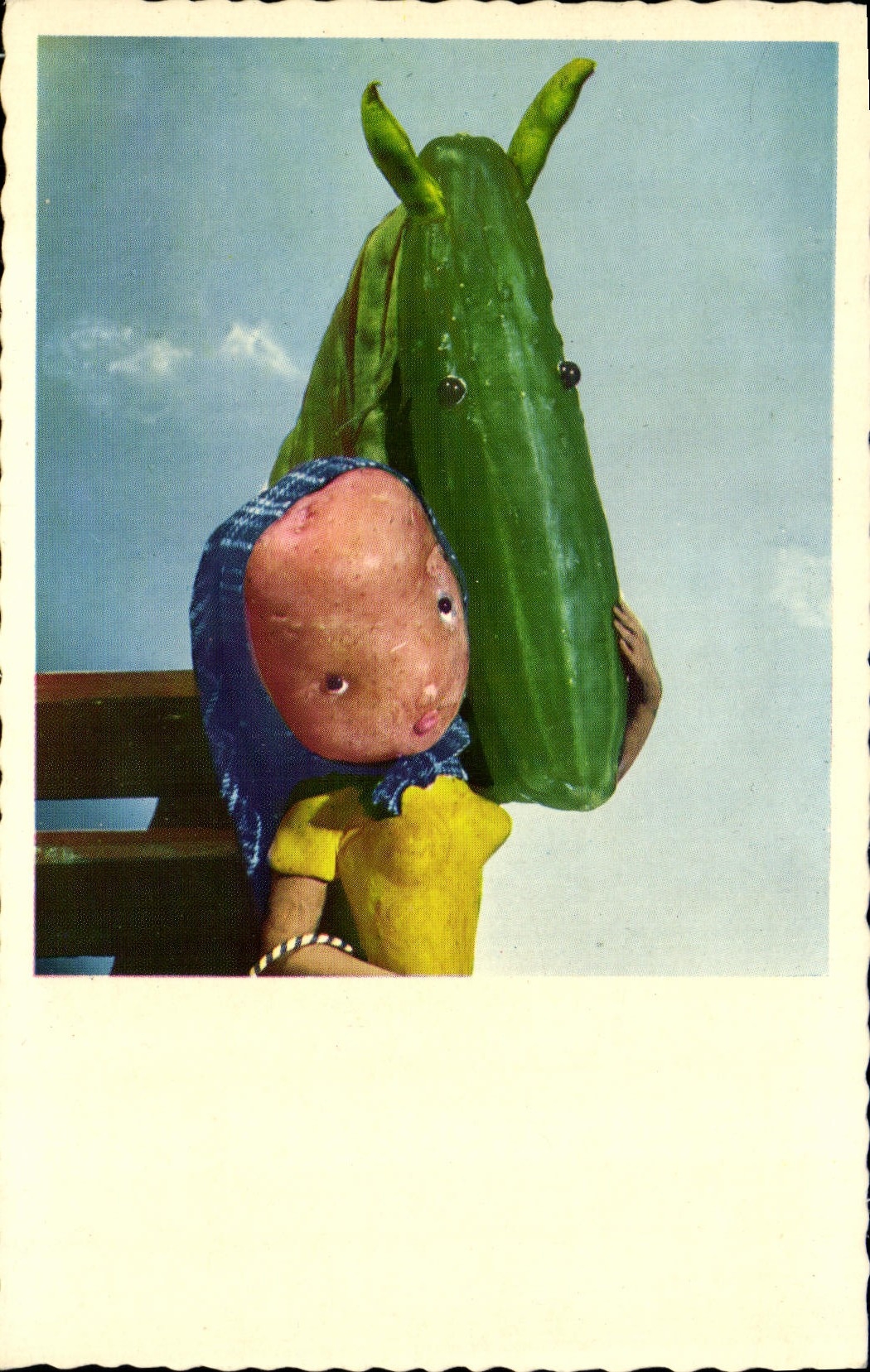Enfant avec concombre — édition Henry Rox — n° 782