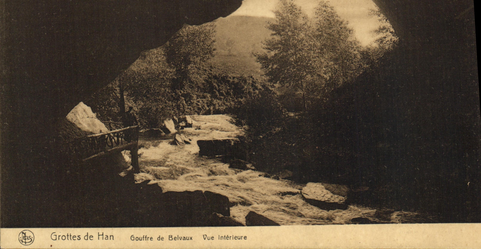 CPA Grottes de Han Gouffre de Belvaux Vue interieure