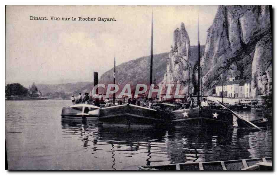 CPA Dinant Vue sur le rocher Bayard Bateaux Peniches