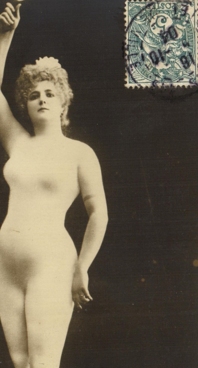 Danseuse nue — pose artistique — éditeur inconnu, n° de série non visible
