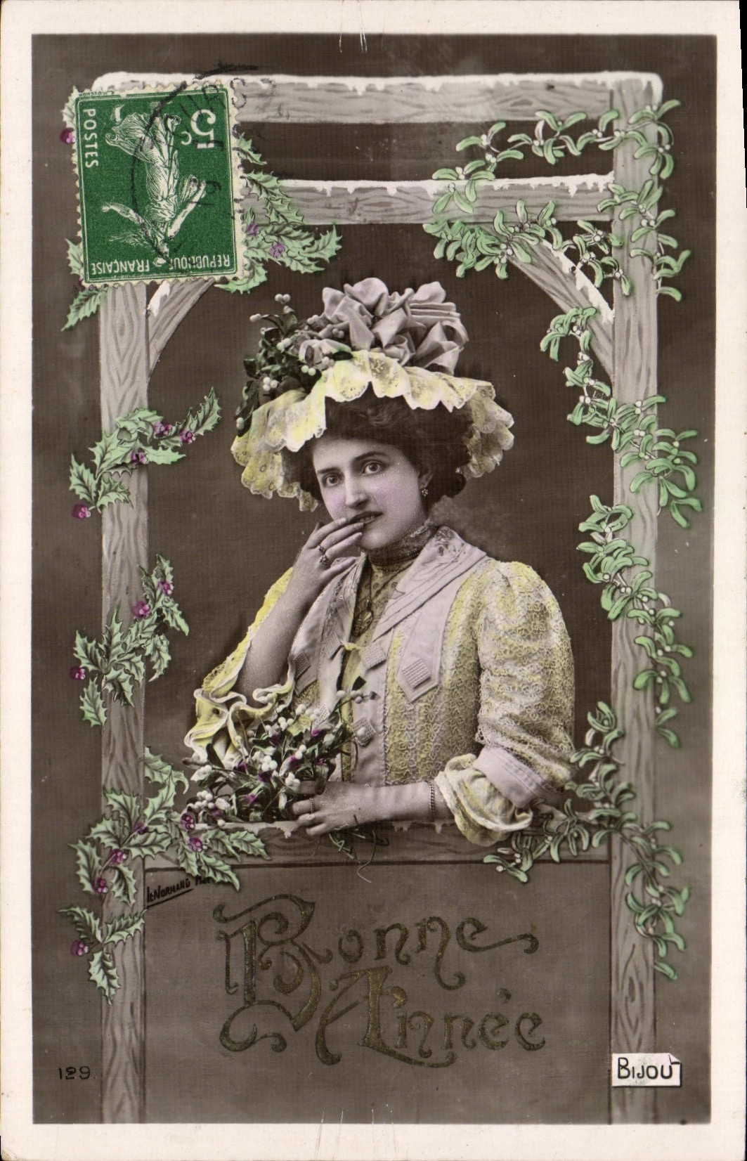 Femme en costume d'époque — Bonne Année — Bijou