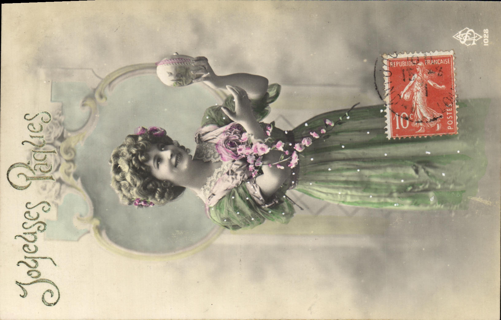 Jeune femme en robe verte — Pâques — éditeur inconnu, n° de série non visible