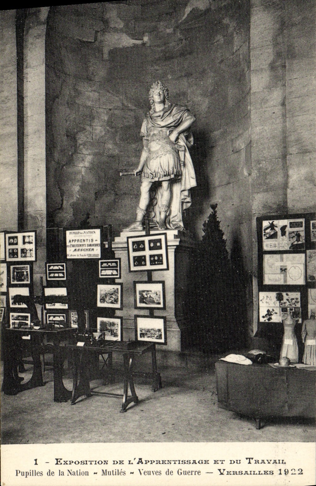 CPA Exposition de l'apprentissage et du travail Pupilles de la Nation Versailles