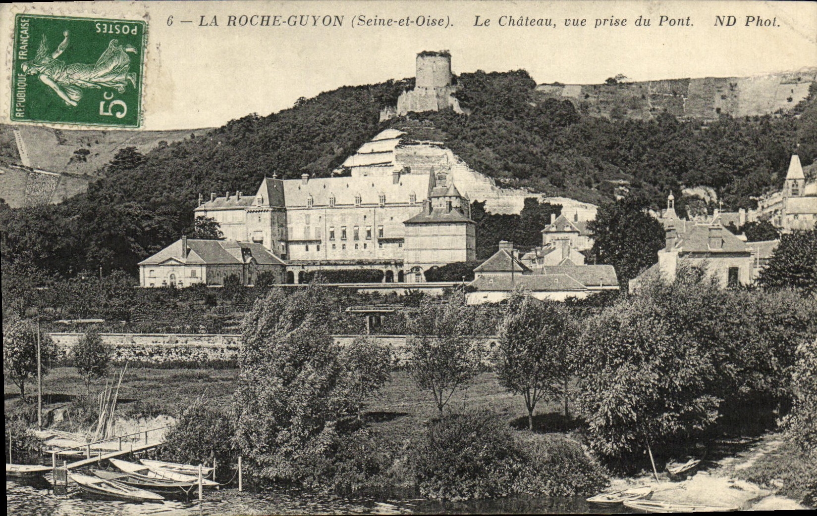 CPA La Roche Guyon Le chateau vue prise du pont 