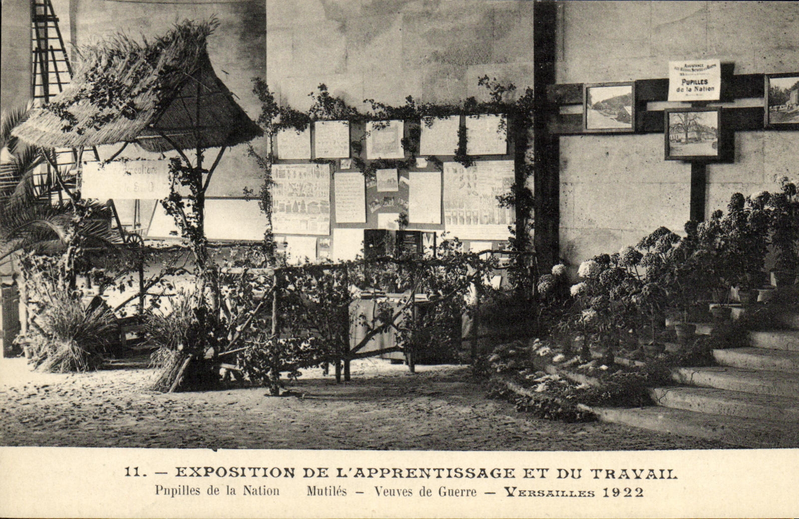 CPA Exposition De L'Apprentissage Et Du Travail Pupilles de la nation mutiles veuves de guerre Versailles 1922 