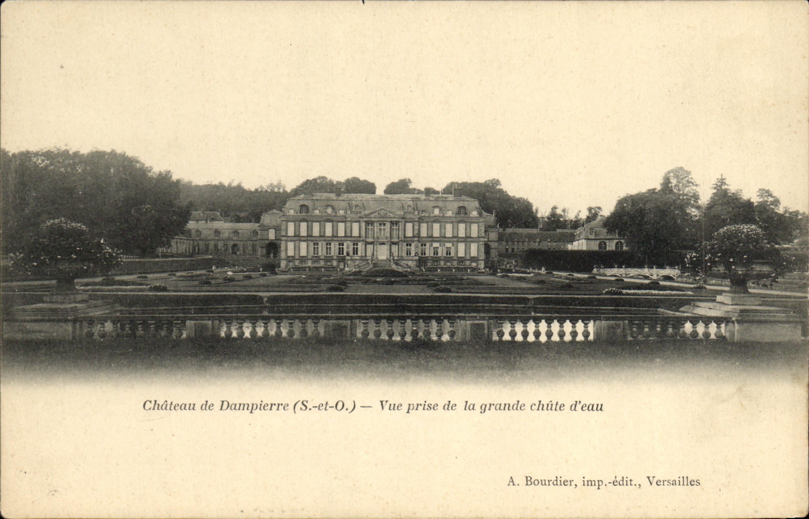 CPA Chateau De Dampierre Vue Prise De La Grande Chute d'Eau