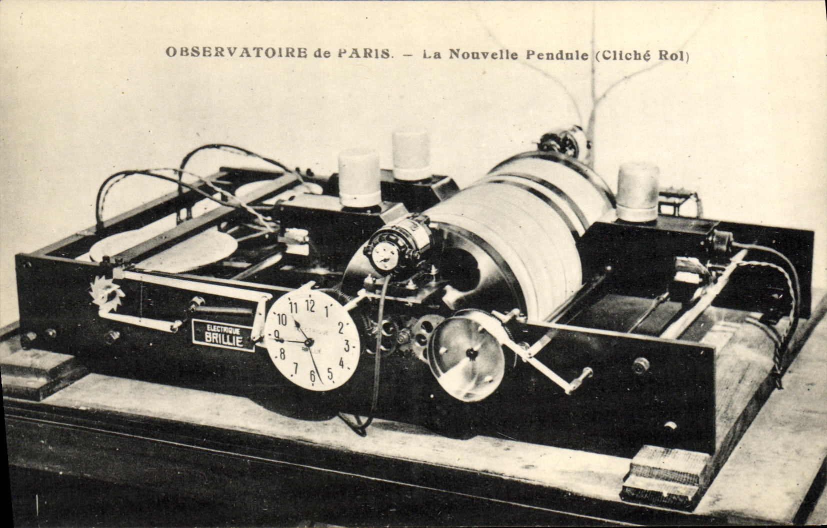 CPA Observatoire De Paris La Nouvelle Pendule Brillie 