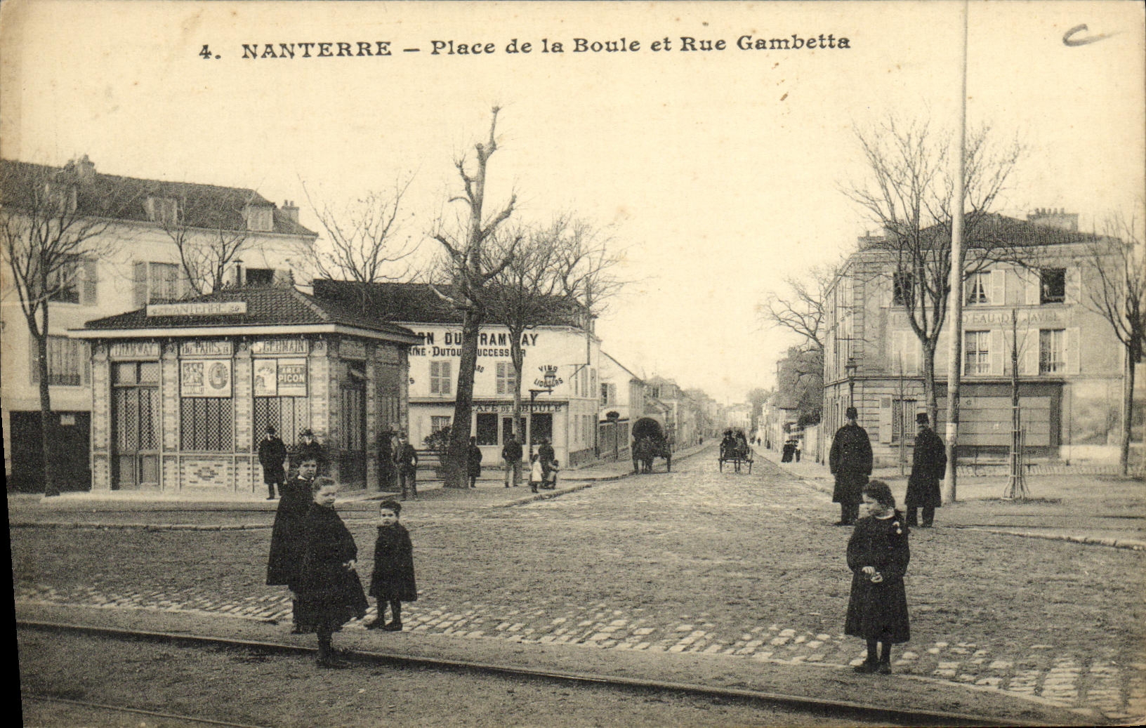 CPA Nanterre Place de la boule et rue gambetta