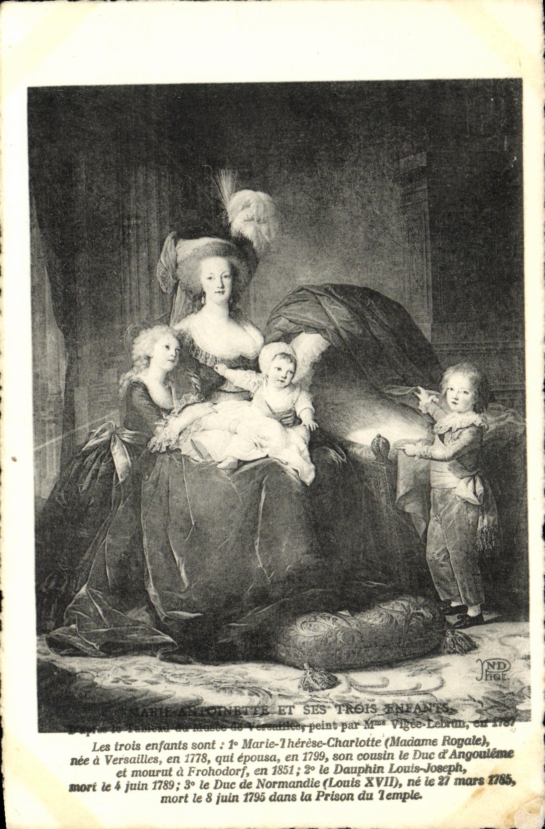 CPA Marie Antoinette et ses trois enfants