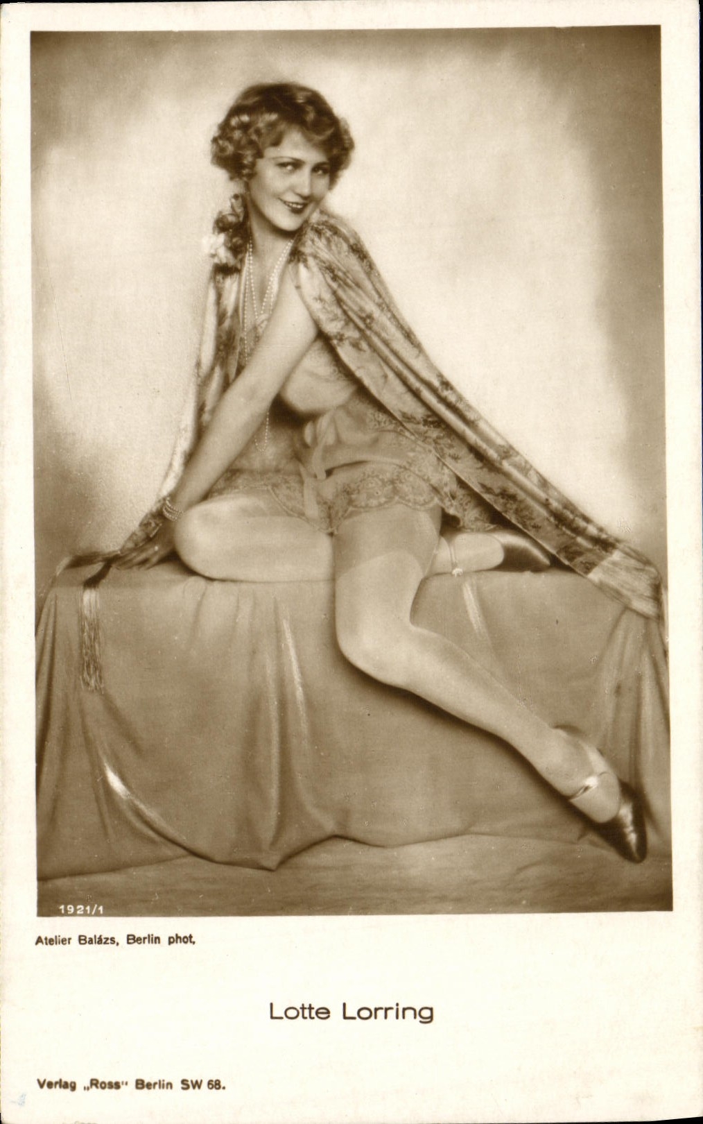 CPA Fantaisie Femme Lotte Lorring