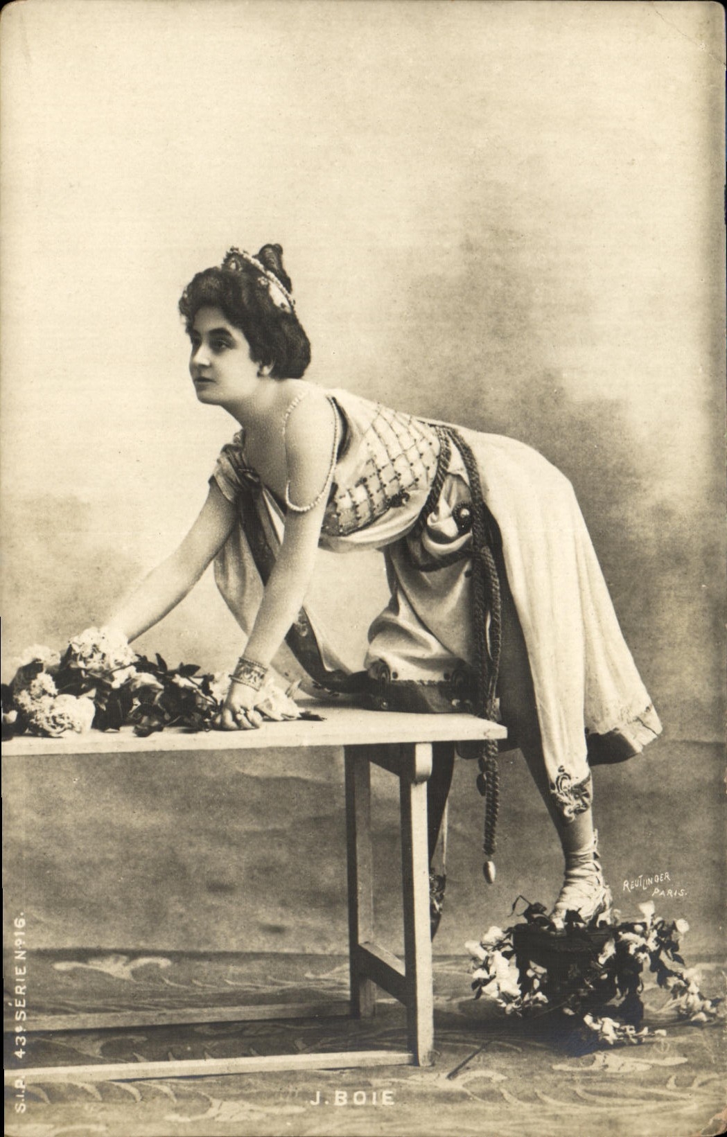 CPA Fantaisie Femme J Boie