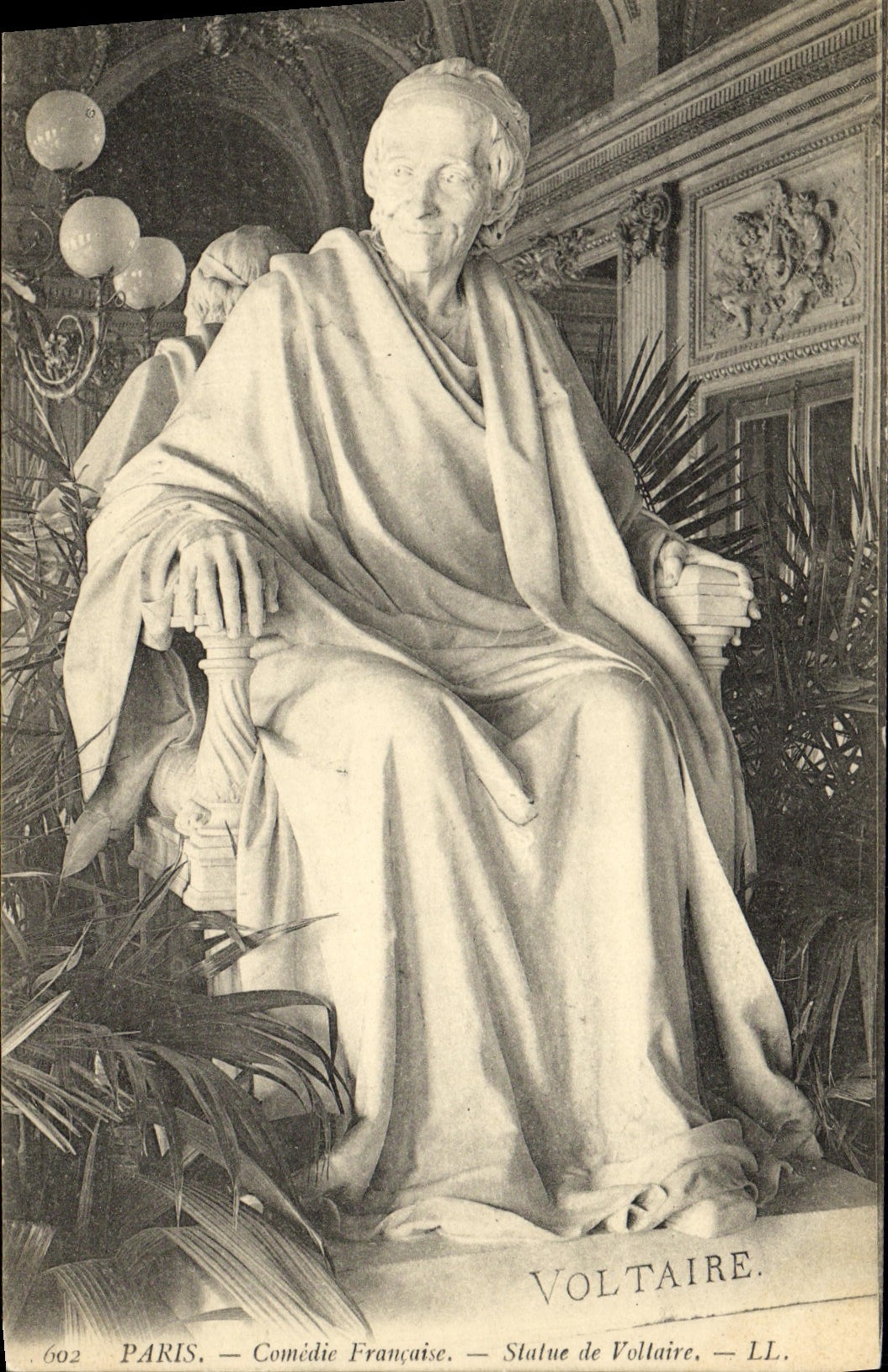CPA Paris Comedie Francaise Statue de Voltaire