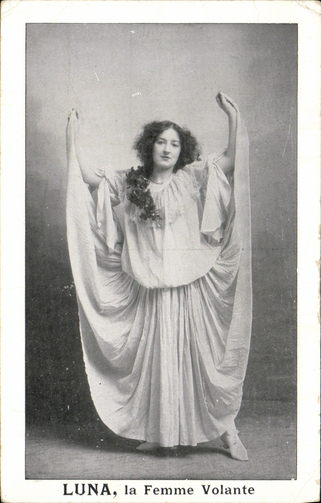 CPA Luna La femme volante