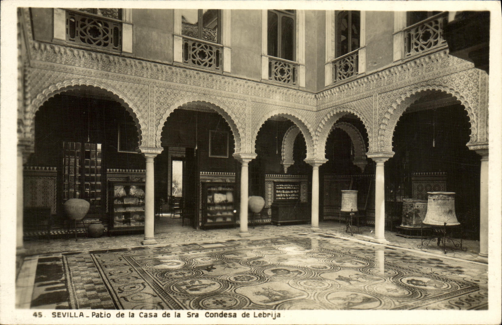 Patio de la Casa de la Sra Condesa de Lebrija — Séville — L. Roisin, fot. Barcelona 53425