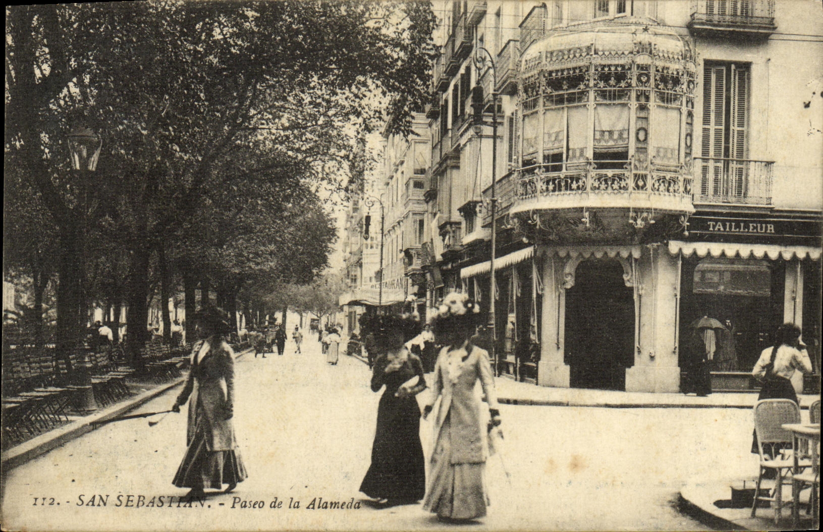 CPA San Sebastian Paseo de la Alamenda Tailleur 