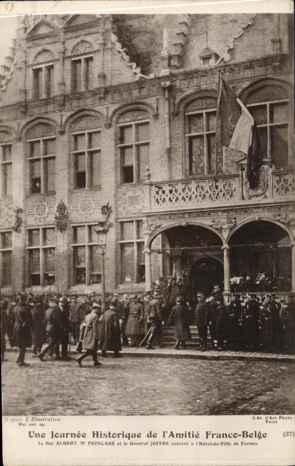 CPA Une Journee Historique de l'Amitie Franco Belge Le roir Albert 1er Poincare et le general Joffre entrent Furnes