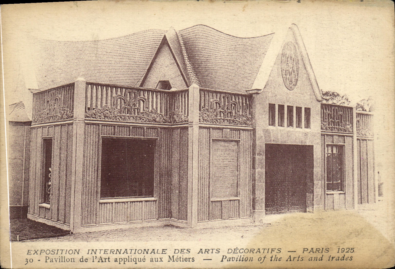 Antike Ansichtskarte Exposition Internationale des Arts Decoratifs Paris 1925 Pavillon de l'art applique aux metiers