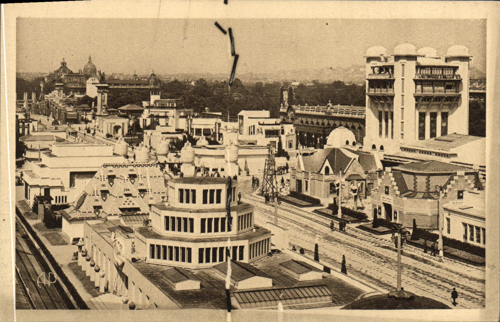 Paris - Exposition des Arts Décoratifs — Vue panoramique vers le Pont Alexandre-III — E. Papeghin, 24, rue des Petites-Écuries, Paris