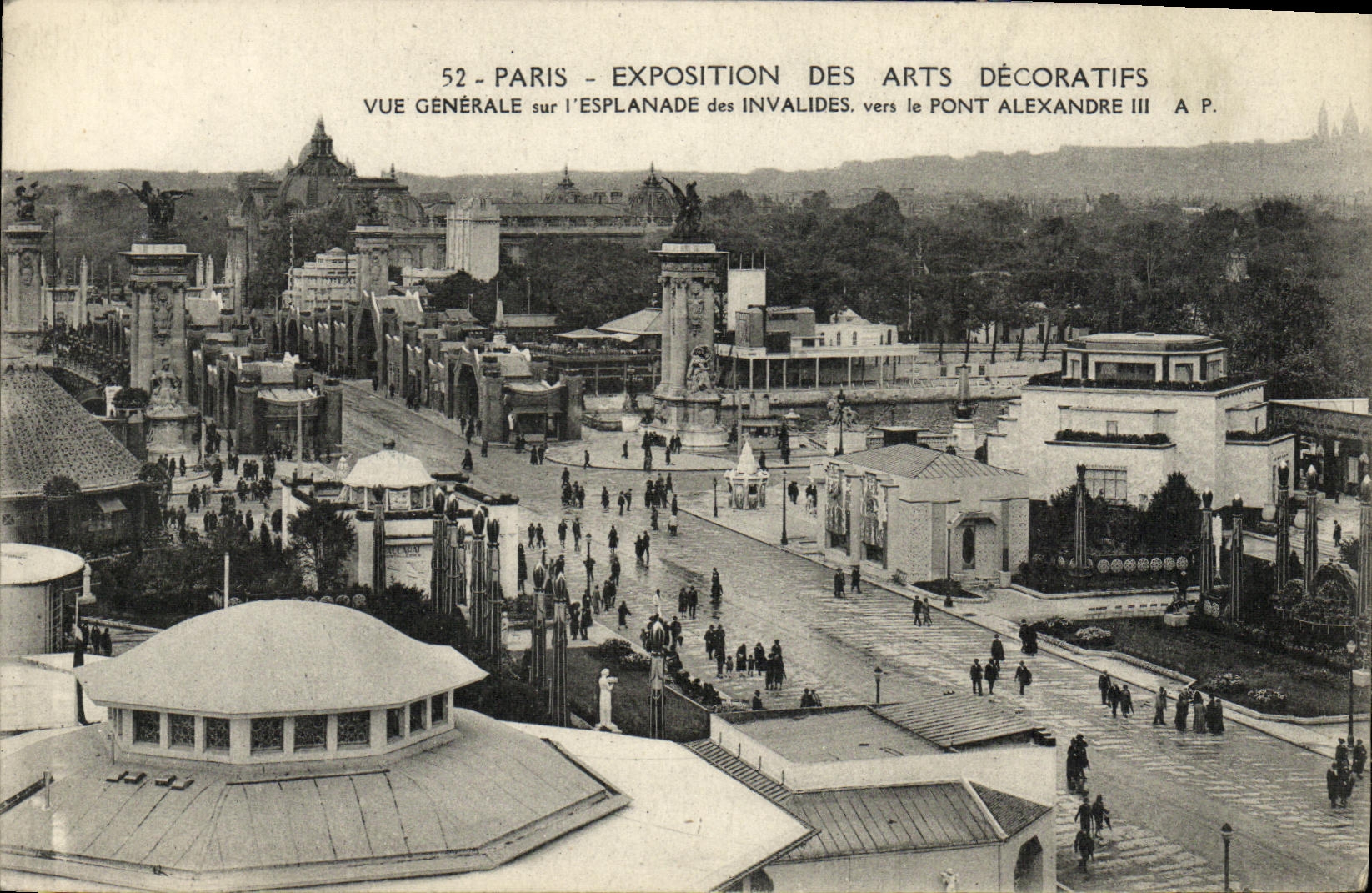 CPA Paris Expostition des arts decoratifs Vue generale sur l'esplanade des invalides vers le pont alexandre III