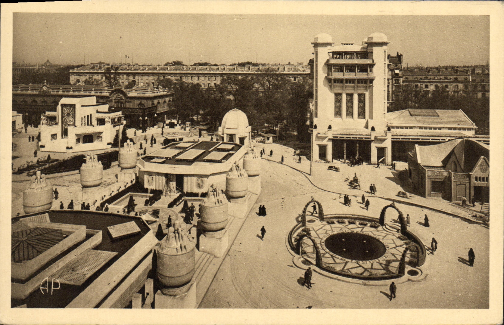 Paris - Exposition des Arts Décoratifs - Vue panoramique - Place des Invalides