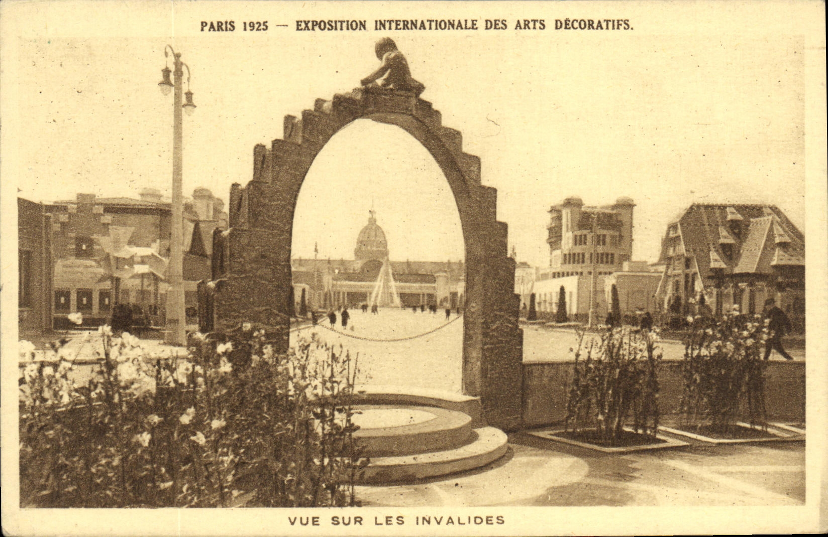 CPA Paris Exposition Internationale des arts decoratifs Vue sur les invalides