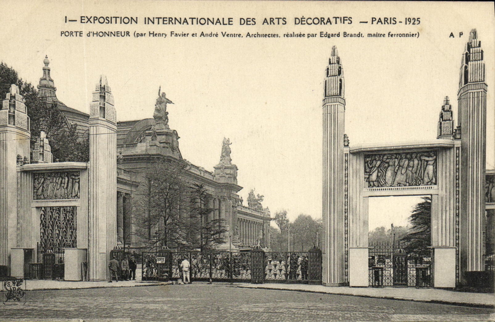 CPA Exposition International des arts decoratifs Paris porte d'honneur
