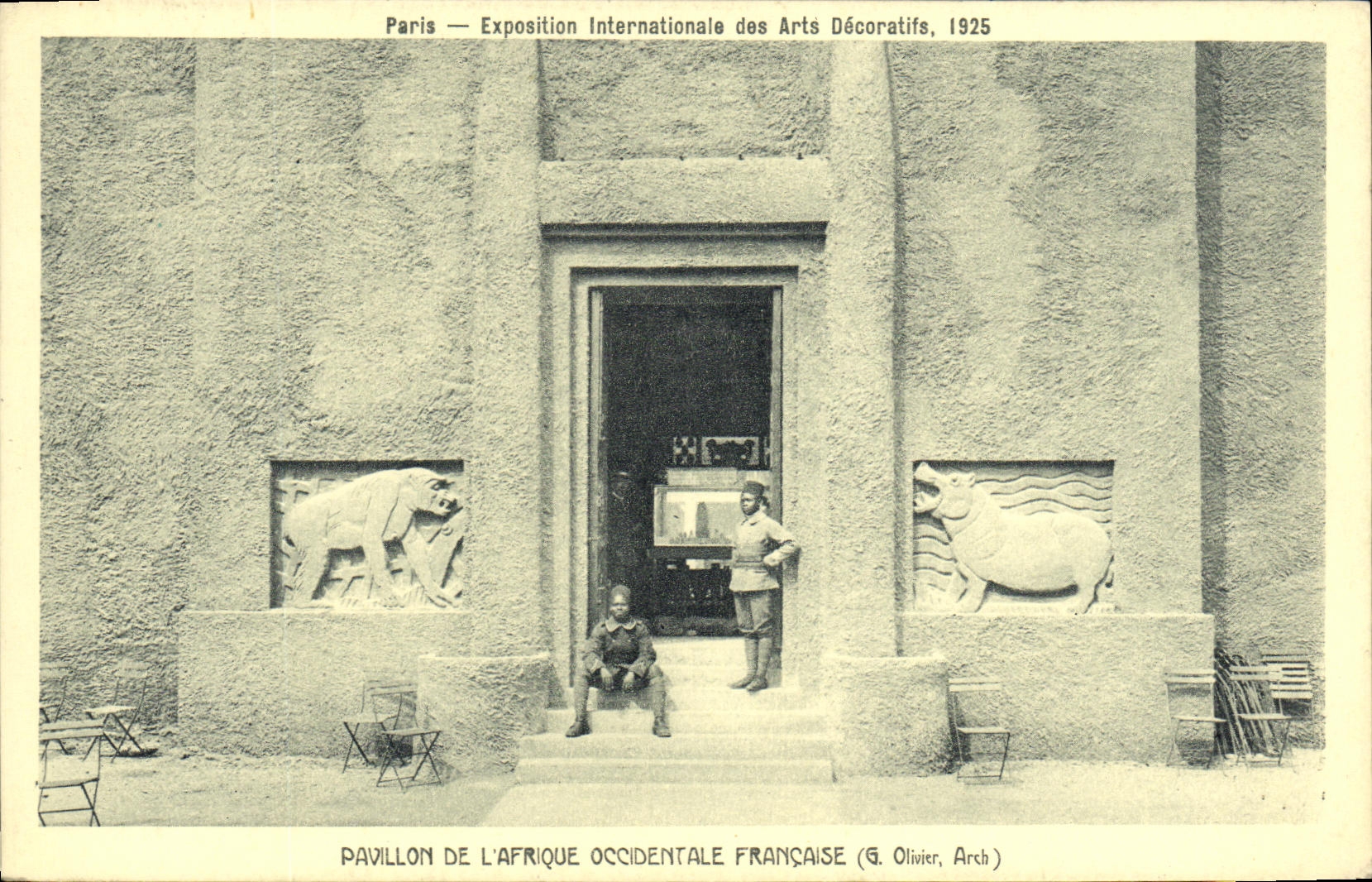 CPA Paris Exposition Internationale des arts decoratifs pavillon de l'Afrique Occidentale Francaise Singe Hippopotame