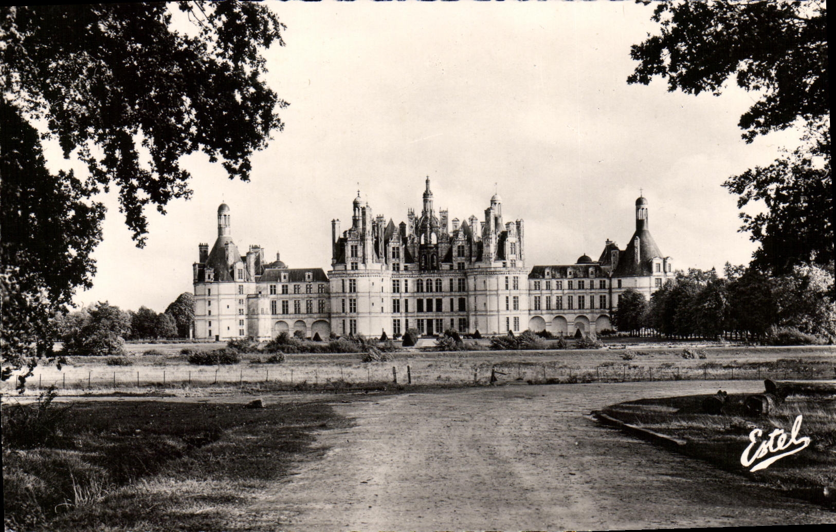 Le Château de CHAMBORD — Façade principale — Estel