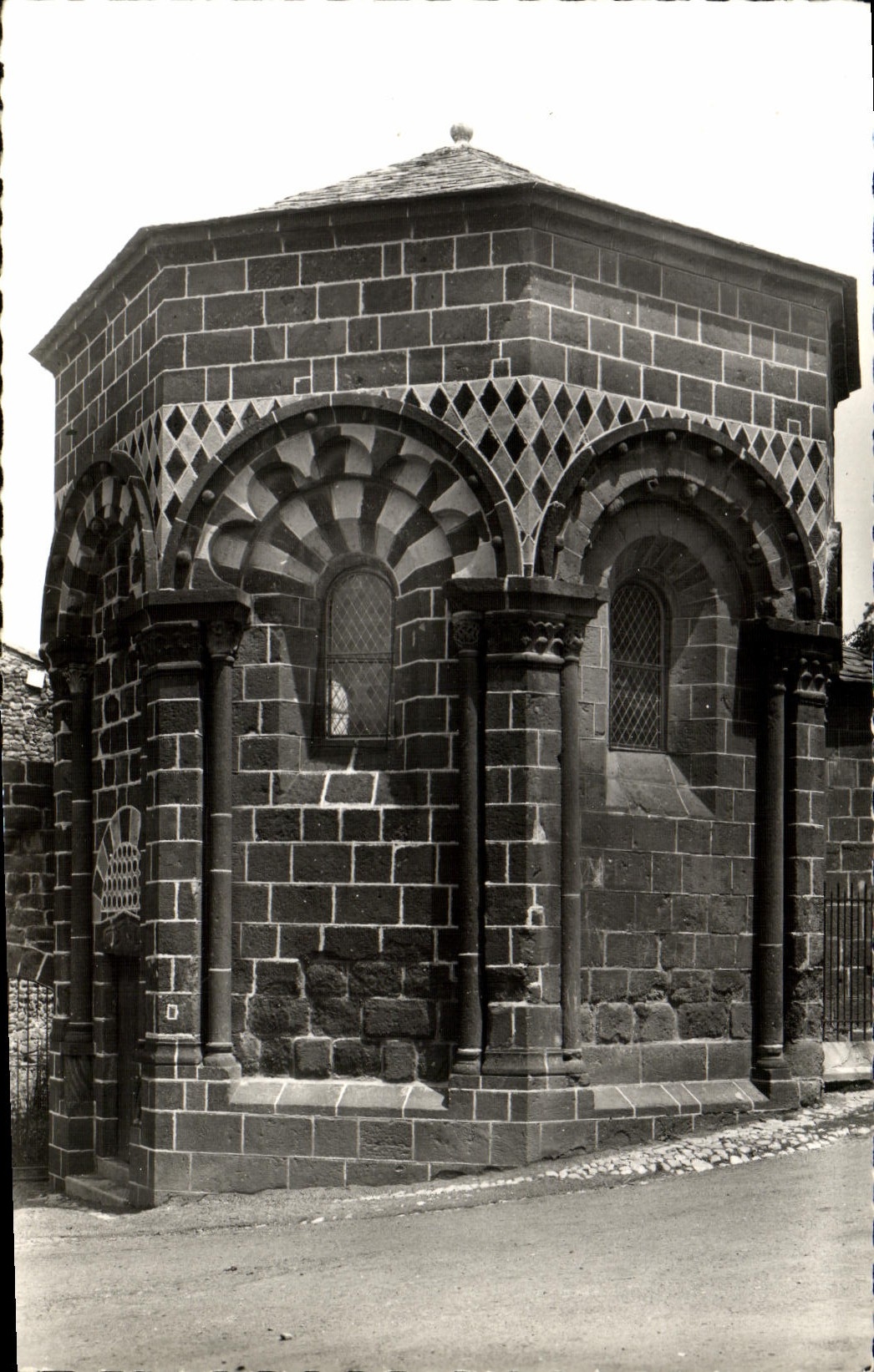 Chapelle Saint-Clair à Aiguilhe — Le Puy (Haute-Loire) — Éditions Xavier Mappus