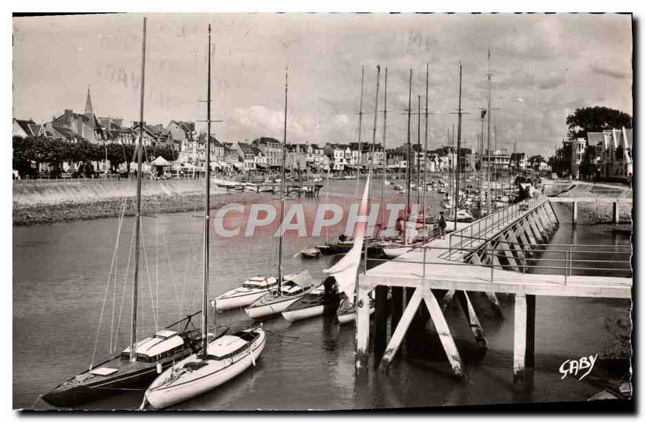 CPM Le Pouliguen L'Estacade Bateaux 