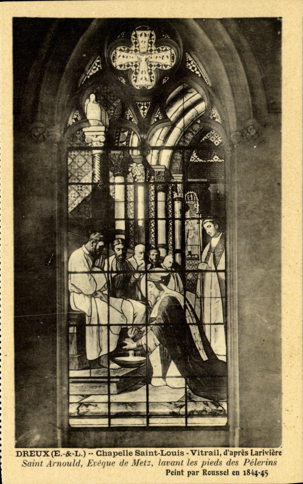 Kapelle Saint-Louis — Glasfenster, das Saint Arnould, Bischof von Metz, bei der Waschung der Füße der Pilger zeigt — Gemalt von Roussel nach Larivière 1844-45