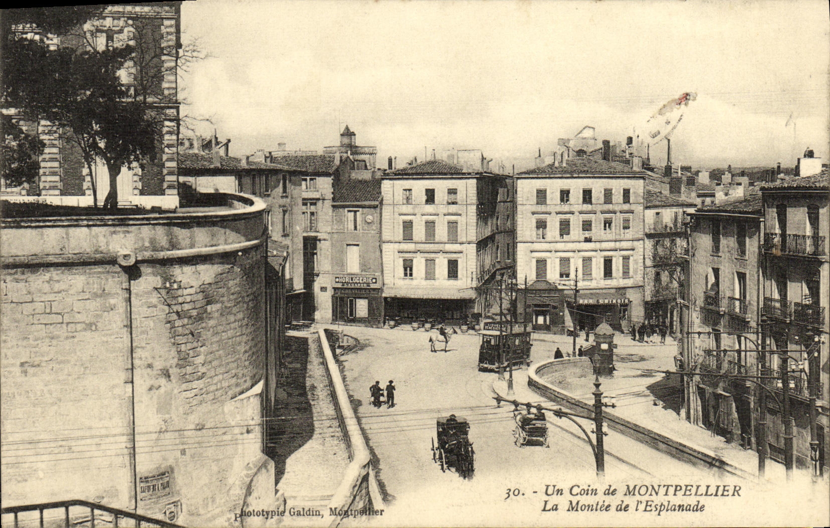 CPA Un Coin De Montpellier La Montee De l'Esplanade Tramway