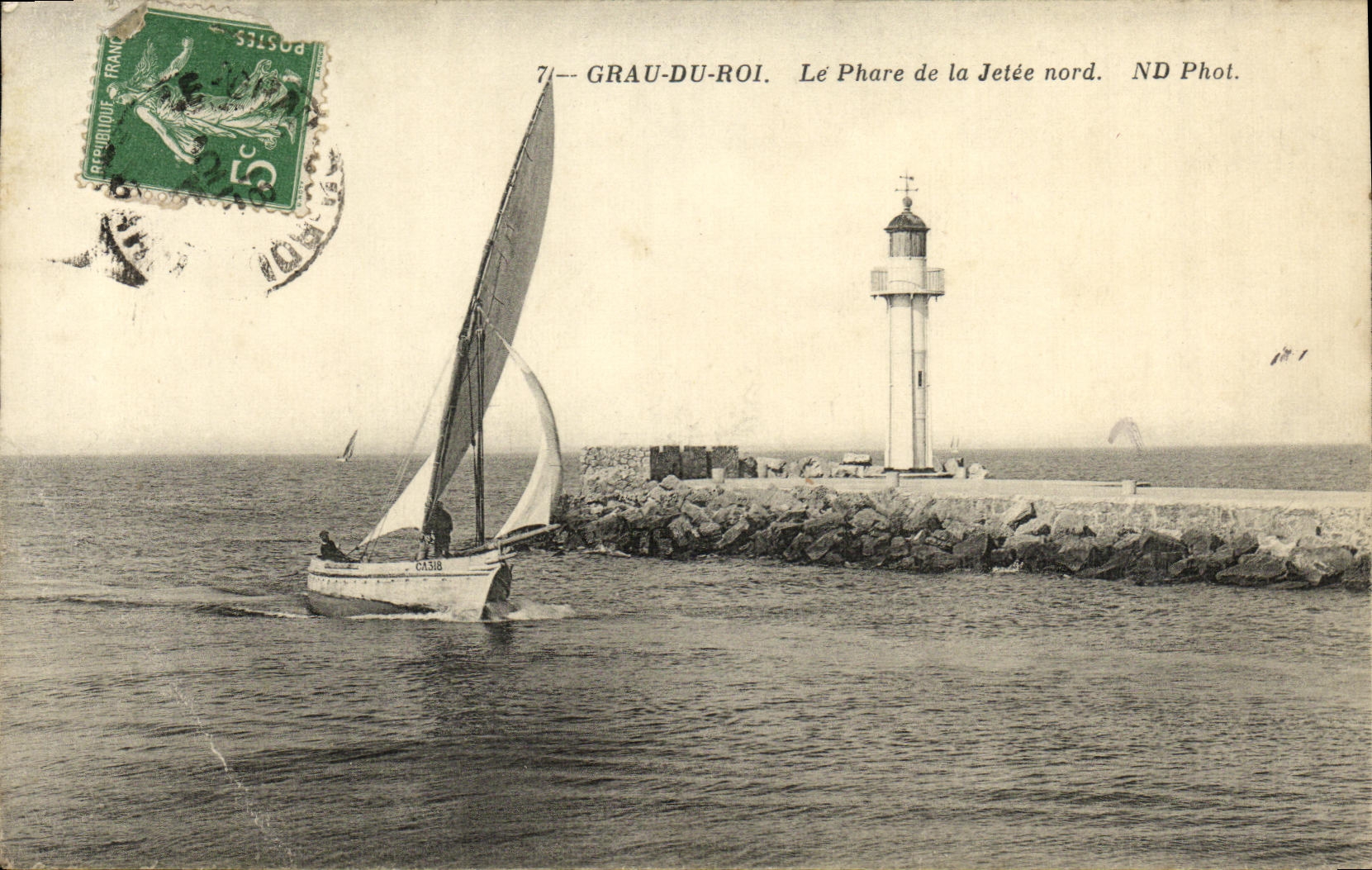 CPA Grau Du Roi Le Phare De La Jetee Nord Bateau