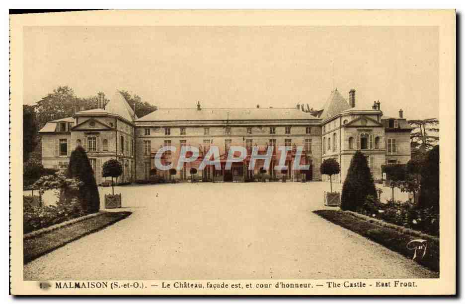 CPA Malmaison Le Chateau Facade est et cour d'honneur