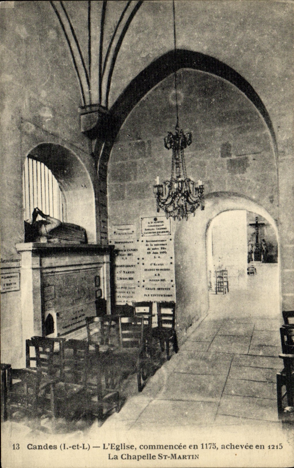 CPA Candes L'Eglise Commencee en 1175 La Chapelle st martin