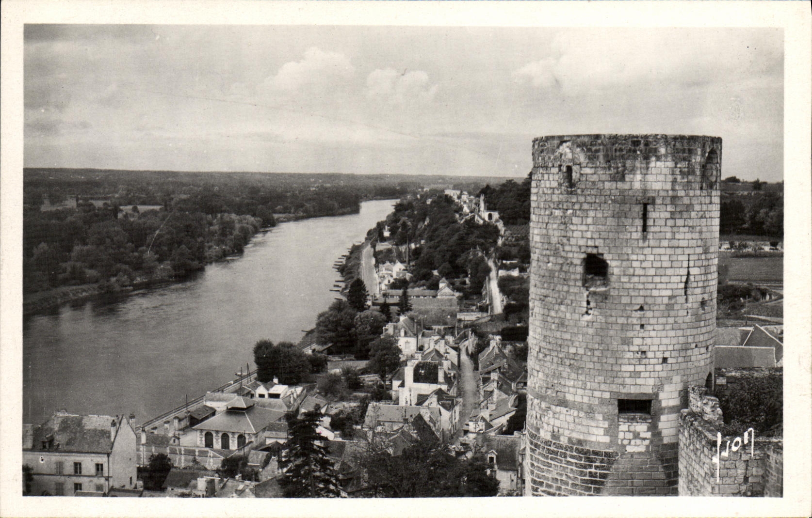 CPA Chinon Le Chateau De La Vienne