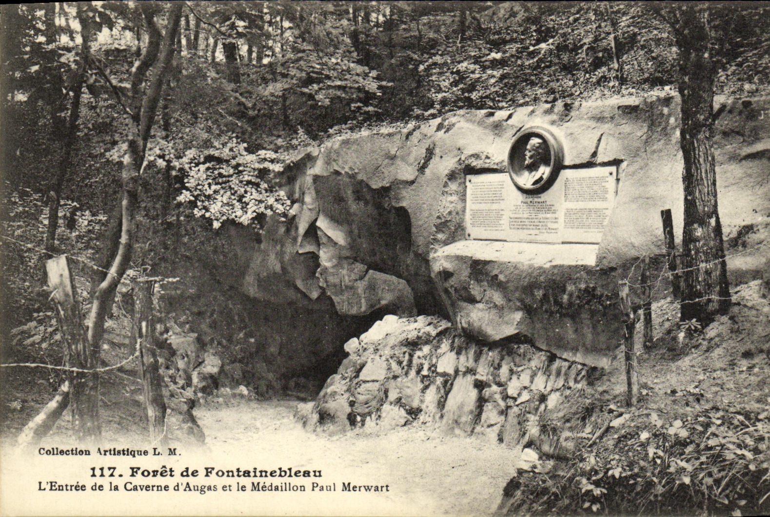 Entrada a la Cueva de Augas y el Medallón Paul Merwart — Bosque de Fontainebleau — Colección Artística L. M.