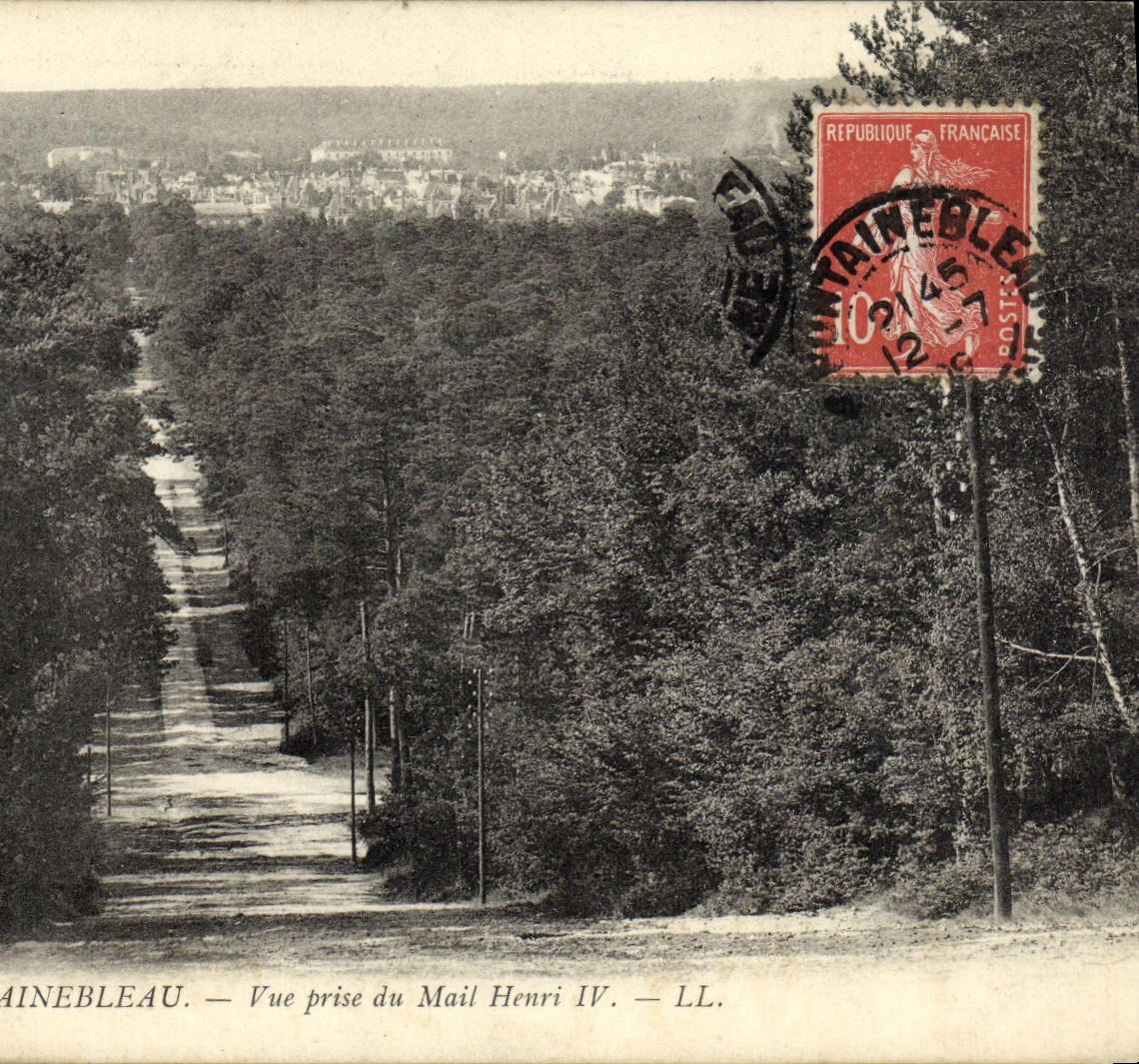 Fountainebleau — Vista tomada del Mail Henri IV — LL.