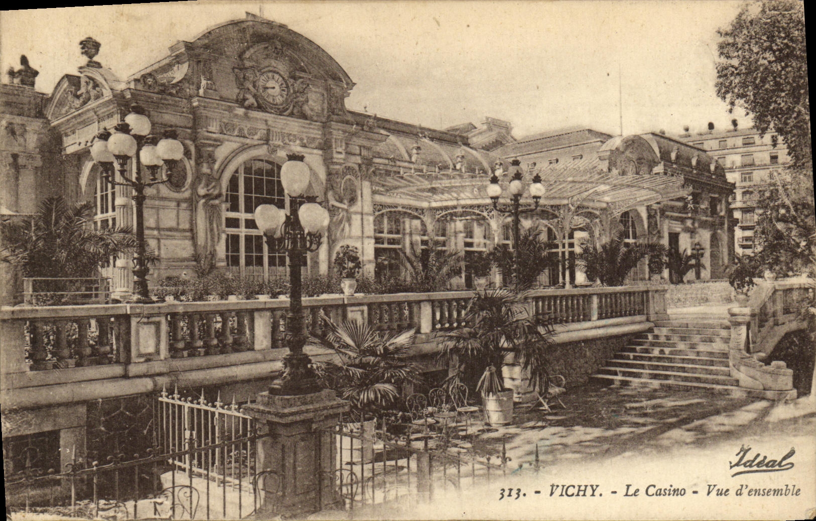 CPA vichy Le casino vue d'ensemble