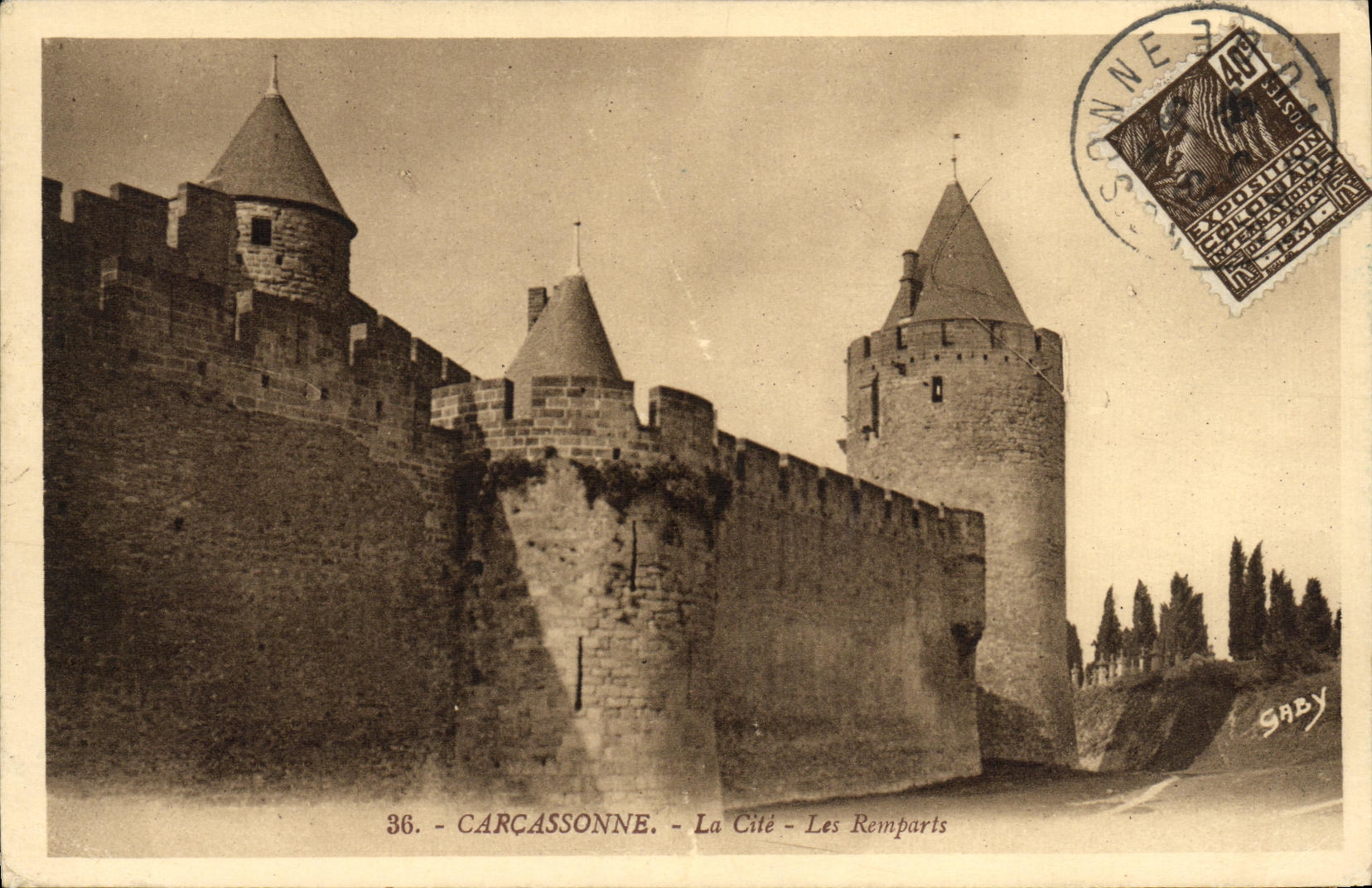 CPA Carcassonne La cite les remparts
