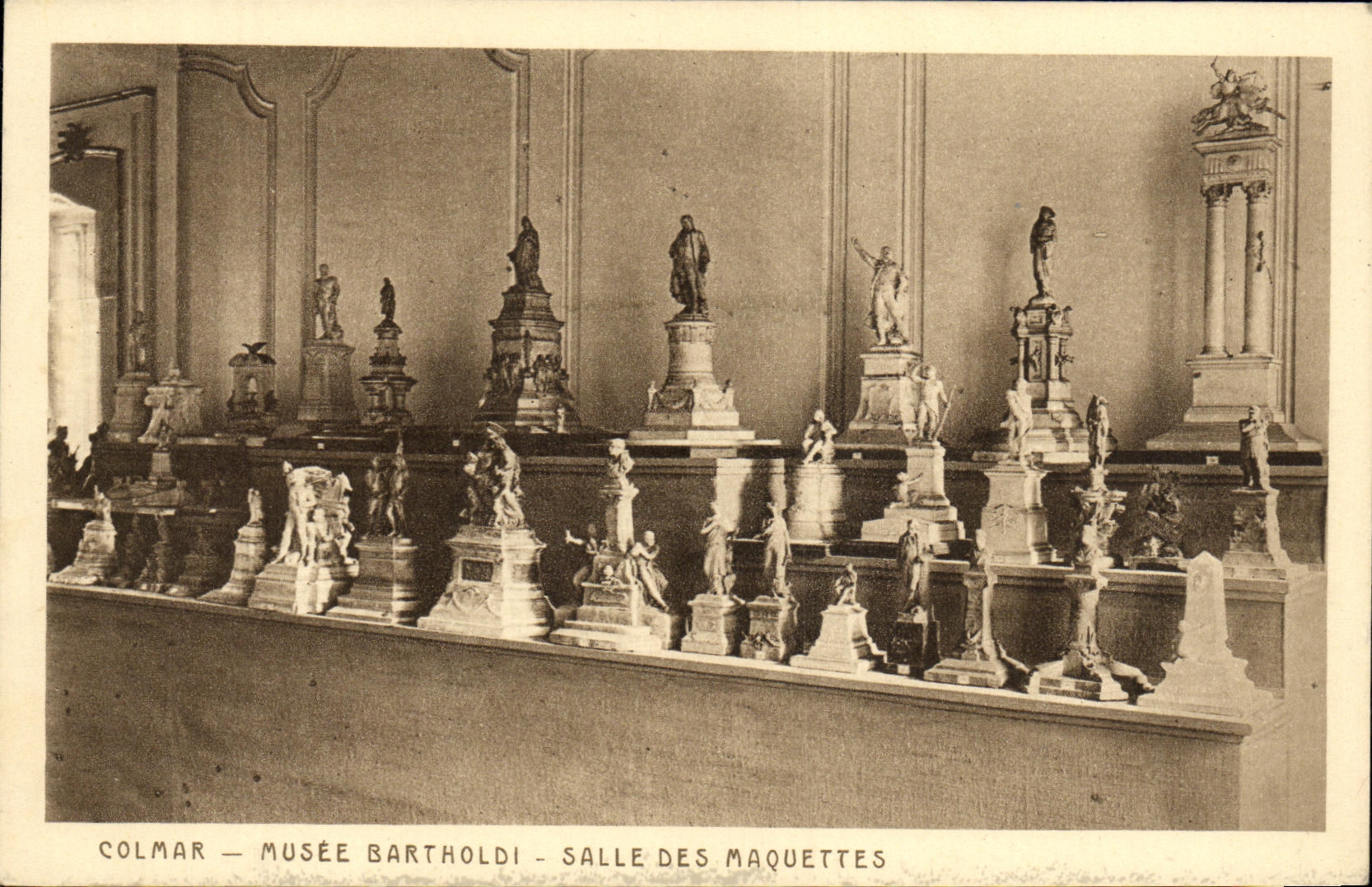 CPA Colmar Musee Bartholdi Salle des Maquettes 