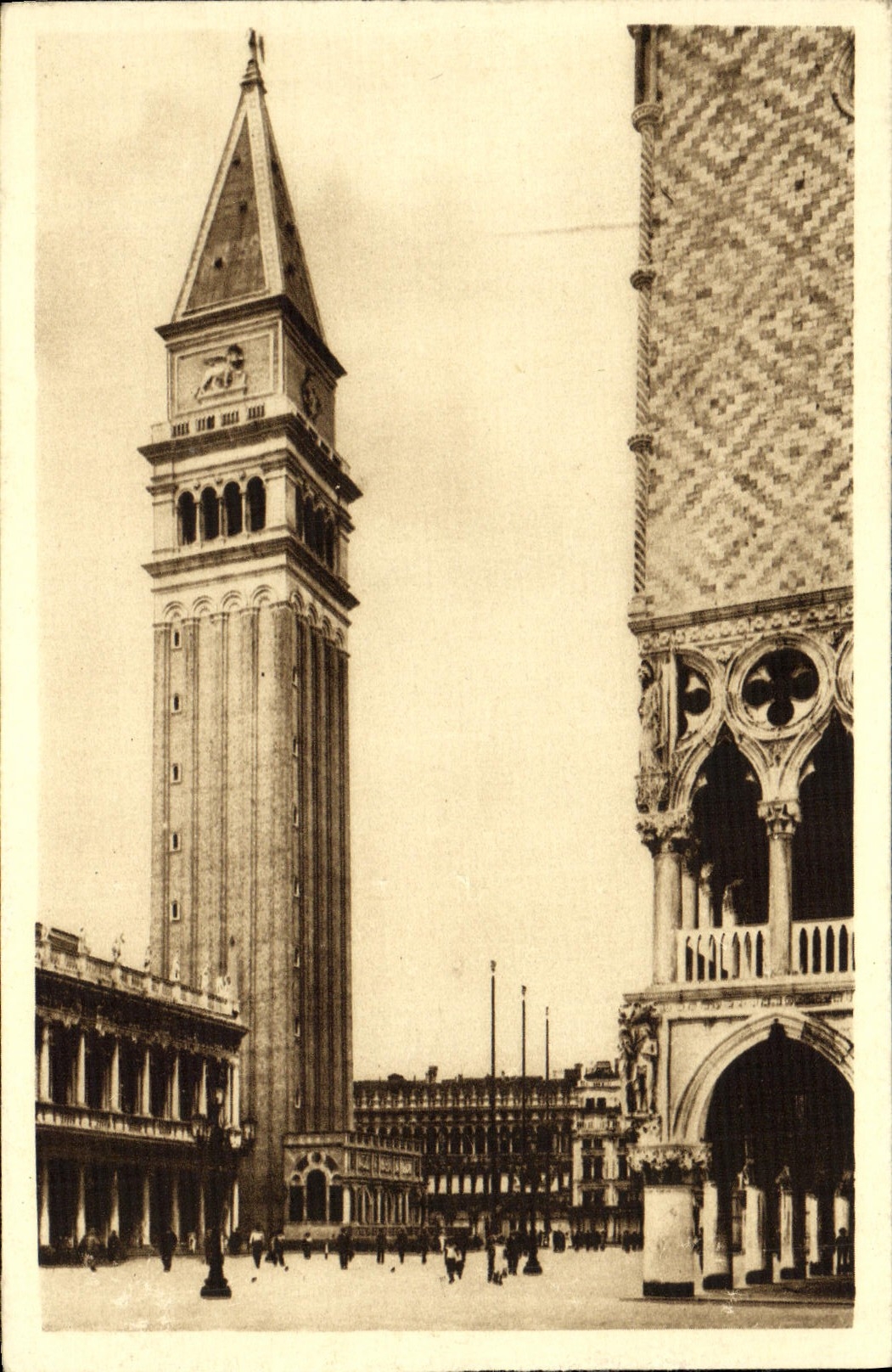 CPA Venezia Il Campanile di San Marco dalla Piazzetta