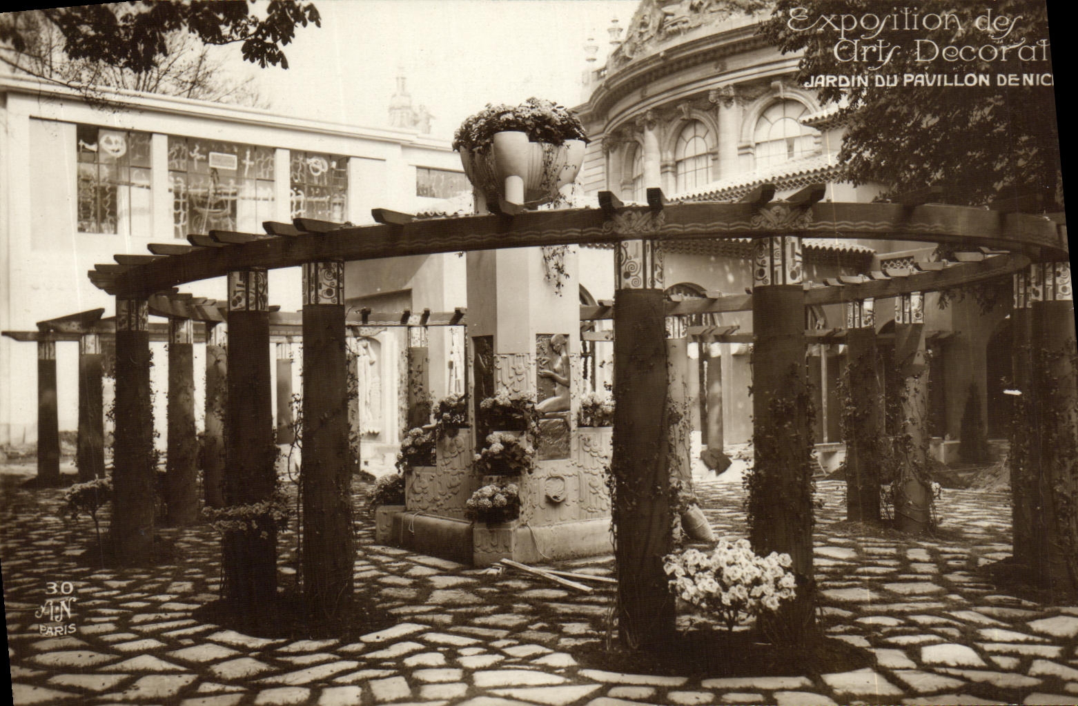 Garten des Pavillon de Nic — Ausstellung der Dekorativen Künste — Verlag M.N. Paris