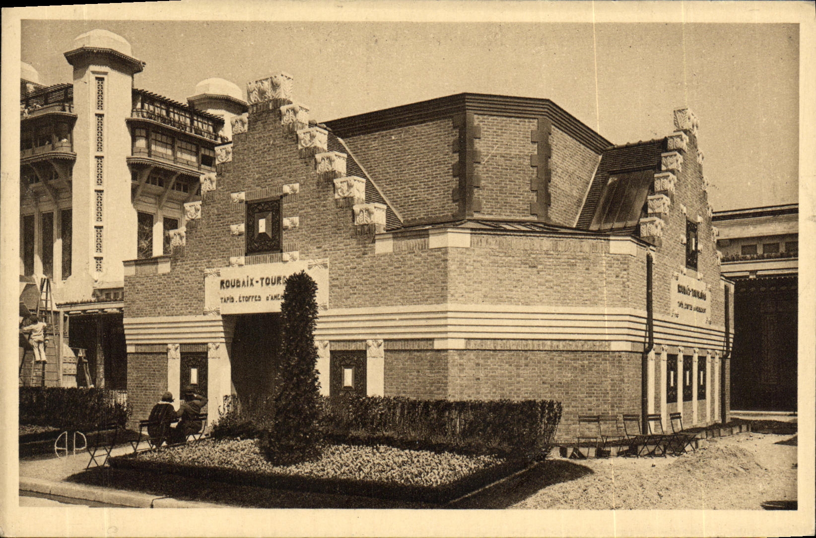 Pavillon des Tissus et des Étoffes d'Ameublement de Roubaix et de Tourcoing — Exposition des Arts Décoratifs, Paris — De Feure, architecte