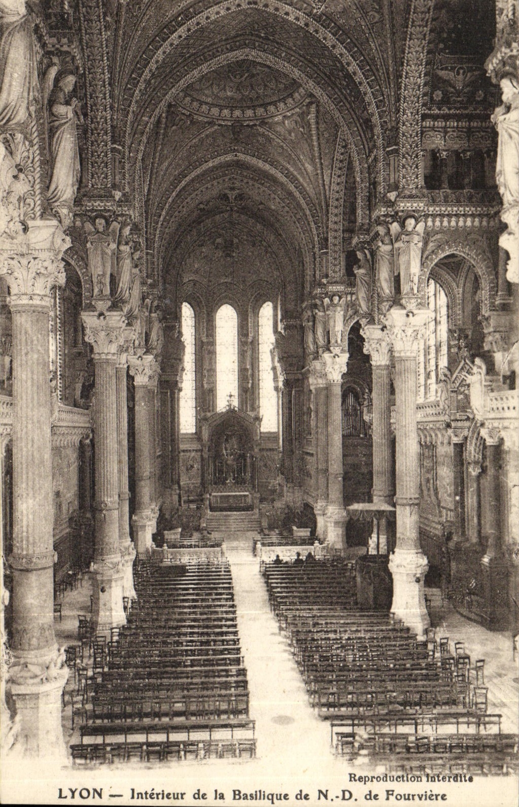 LYON — Intérieur de la Basilique N.-D. de Fourvière