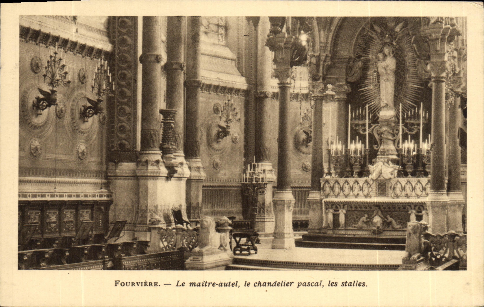 CPA Fourviere Le Maitre autel le Chandelier pascal les stalles Lyon